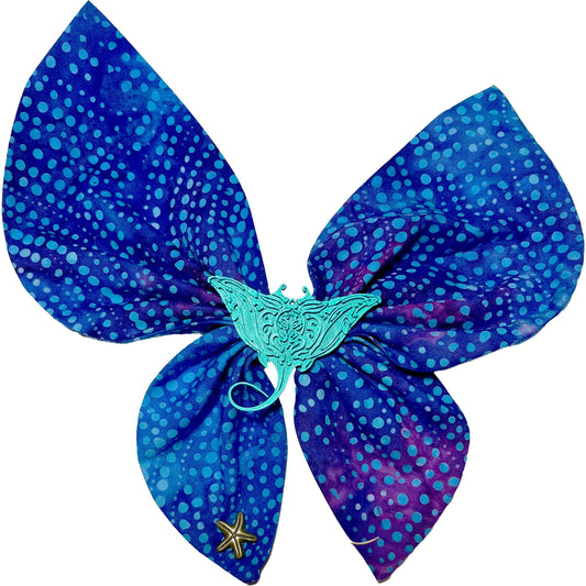 Handmade Manta Ray Hair Bow – Ocean Blue Butterfly Bow with 3D Printed Charm – Nautical Fantasy Accessory for Mermaidcore and Sea Lovers