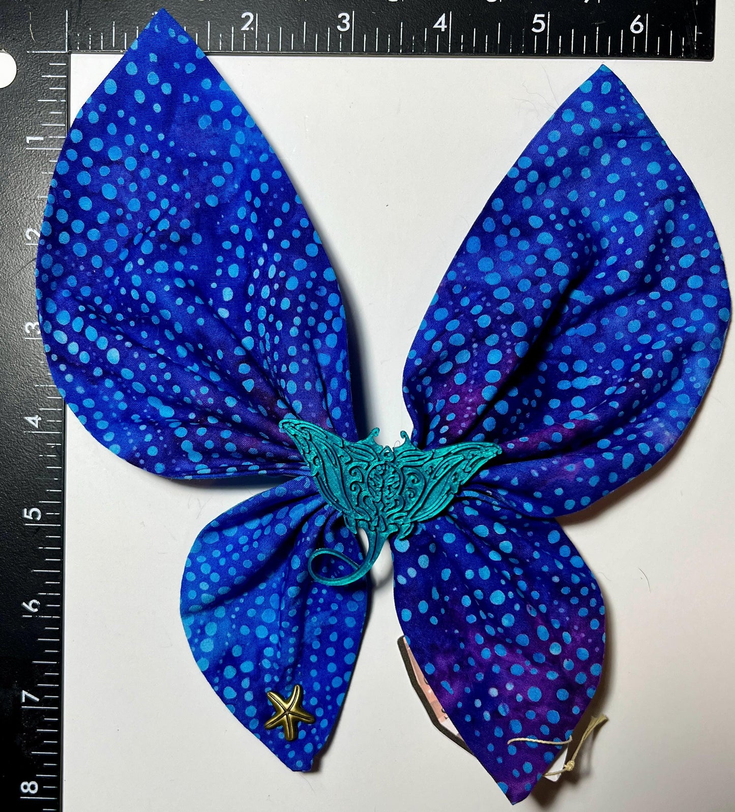 Handmade Manta Ray Hair Bow – Ocean Blue Butterfly Bow with 3D Printed Charm – Nautical Fantasy Accessory for Mermaidcore and Sea Lovers