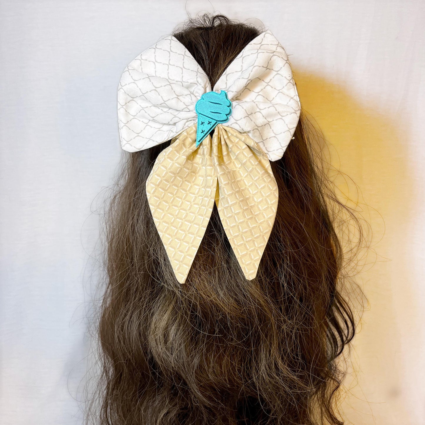 Handmade Ice Cream Hair Bow – Waffle Cone Fabric Bow with 3D Ice Cream Charm – Cute Kawaii Hair Clip, Summer Dessert-Themed Bow