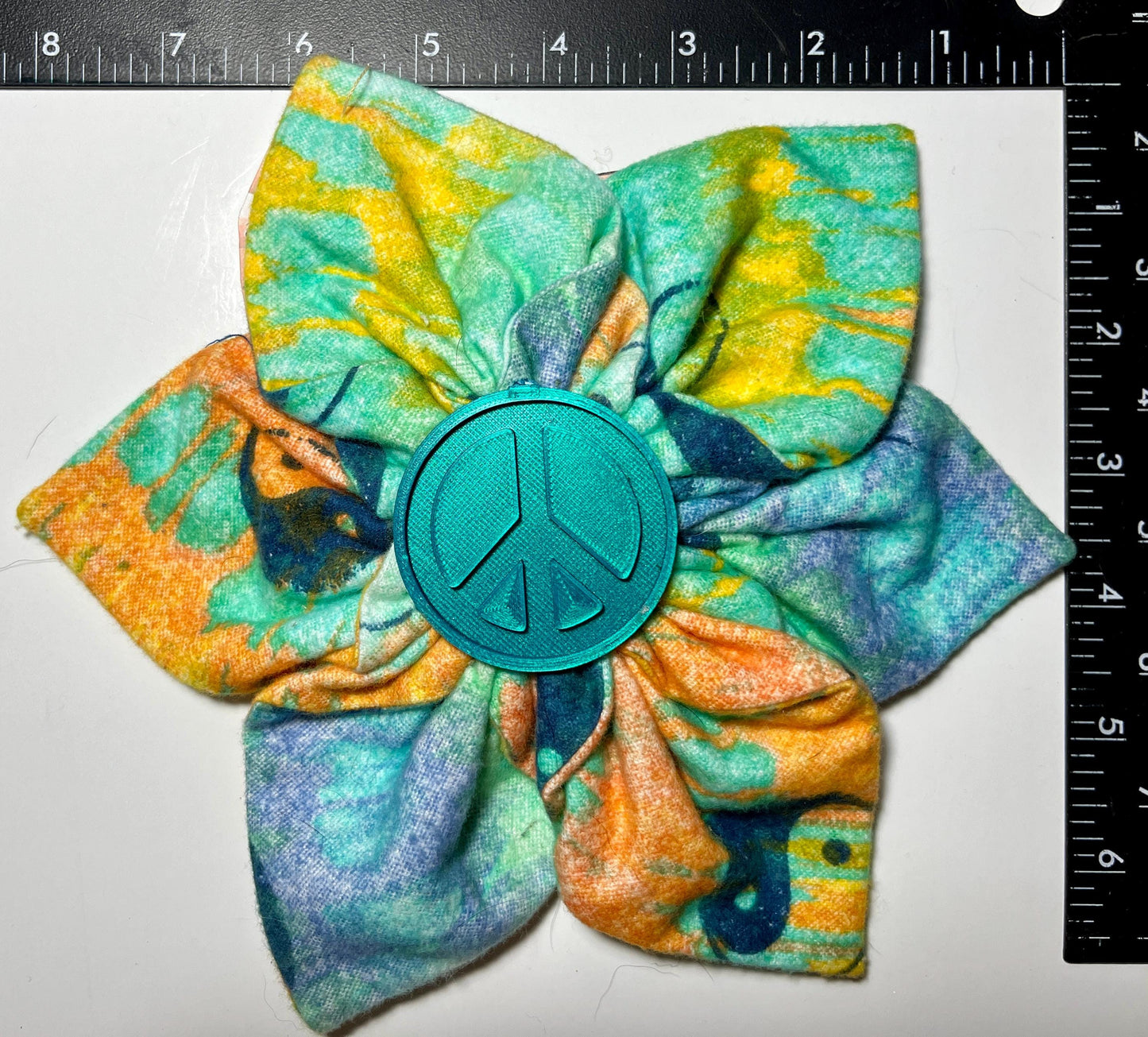 Handmade Fabric Flower Hair Clip – Tie-Dye Peace Sign Bow, Boho Hippie Hair Accessory, Festival Style, Retro 90s Aesthetic, Gift for Her